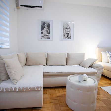 Apartman Elle ซอมโบร์ ภายนอก รูปภาพ
